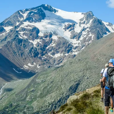 Obóz Alpejski z Formą na Szczy w Peio. Trekking z widokiem na Monte Cevedale.
