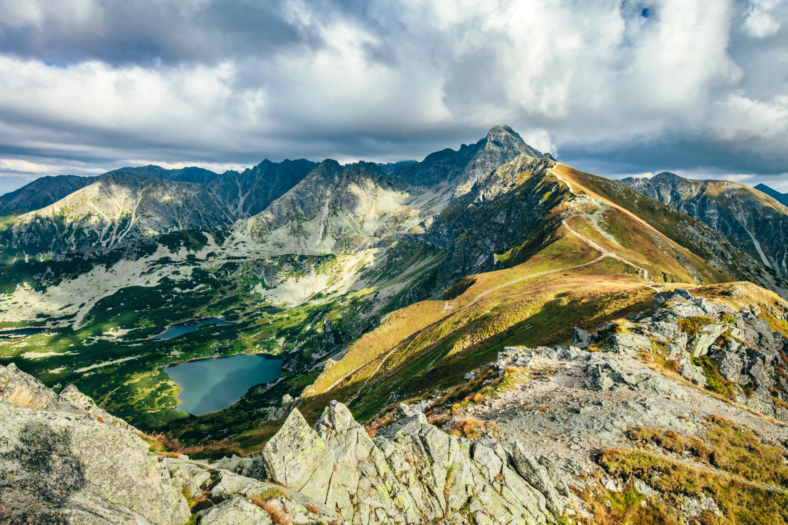 mountain-peaks-in-the-autumn-tatra-mountains-in-p-2026-03-24-15-20-29-utc